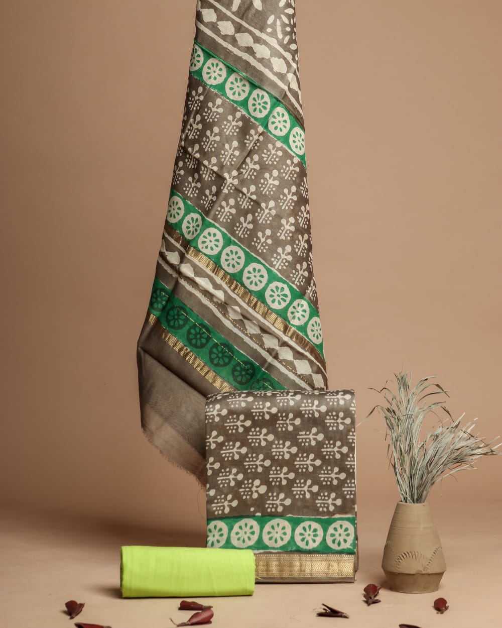 Pure Maheshwari Silk Unstitched Suit Set with Maheshwari Silk Dupatta with Zari Border ( Top, Bottom and Dupatta length 2.5 meter each) - 7